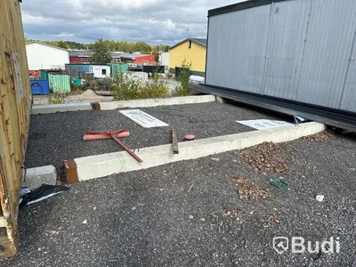 Parti med betongbalkar 12 st