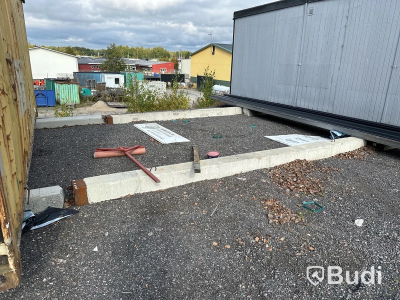Parti med betongbalkar 12 st