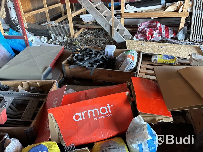 Ställningsdelar, byggmaterial m.m.