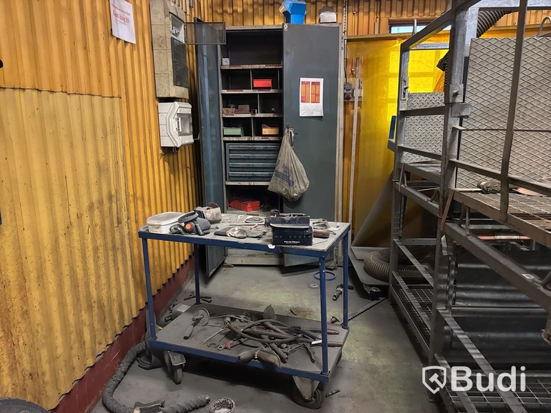 Verktygsskåp & vagn med innehåll