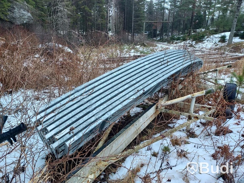 Jonseredshall med portar