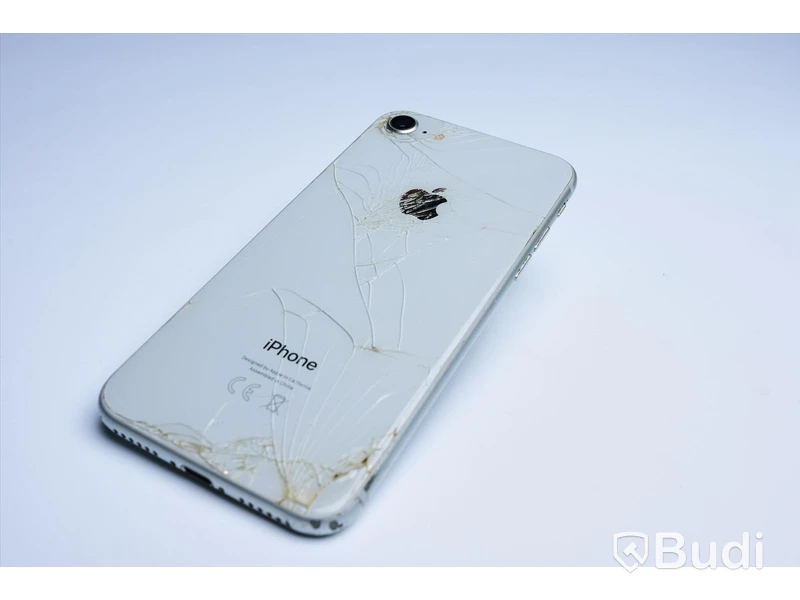 iPhone 8 - 64 GB, vit, Apple. 88 procent batterihälsa, sprucken baksida och mindre slitage.