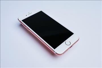 iPhone 7 - 32 GB, Rose Gold, Apple. 91 procent batterihälsa, minimalt slitage, liten spricka framsida. 