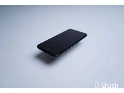 iPhone SE, 64 GB, Batterihälsa 95 procent, sprucken baksida samt mindre spricka i skärm