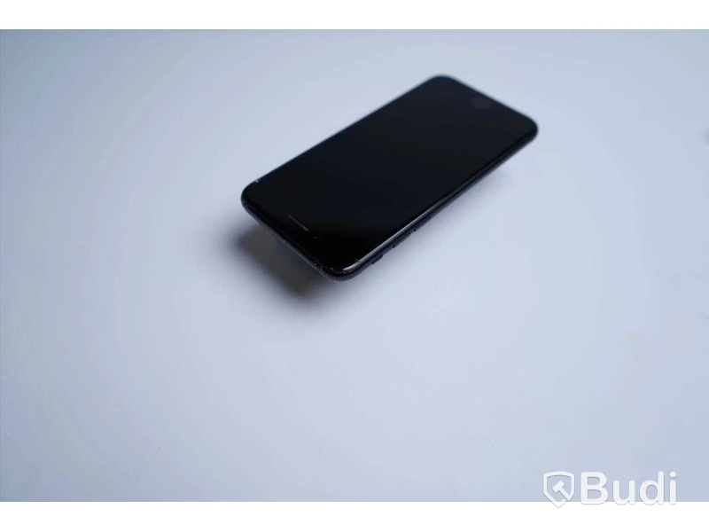 iPhone SE, 64 GB, Batterihälsa 95 procent, sprucken baksida samt mindre spricka i skärm