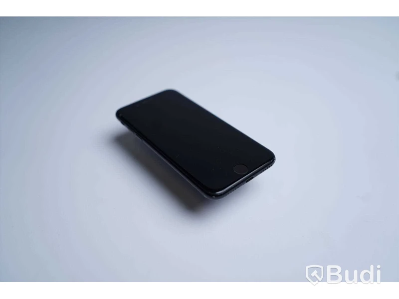 iPhone SE, 64 GB, Batterihälsa 95 procent, sprucken baksida samt mindre spricka i skärm