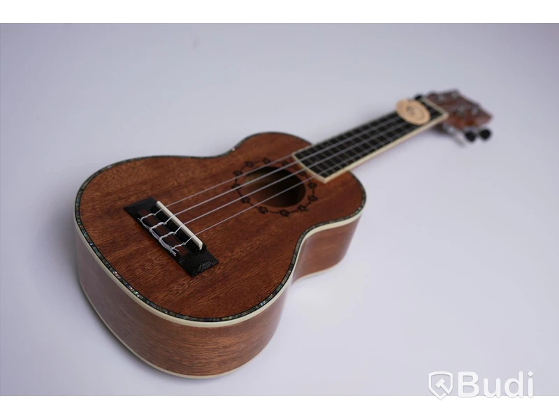 Ukulele - Koki'o, Mahogany Soprano inkl. hard case, RISA Musical Instruments. Ny, Obruten förpackning.