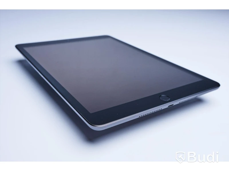 iPad - 7th Gen, 32 GB, Space Grey, Apple. Mindre slitage, lite nagg baksida.