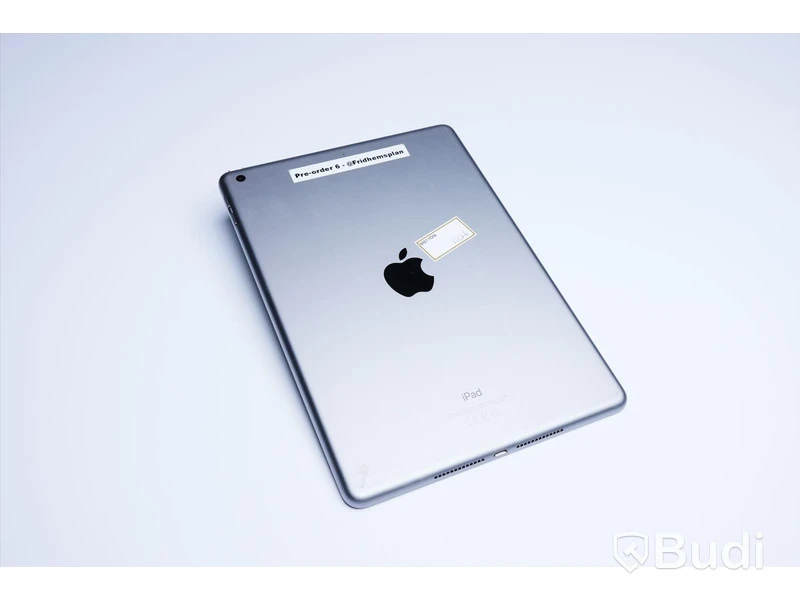 iPad - 6th Gen, 32 GB, Silver Grey, Apple. Minimalt slitage.