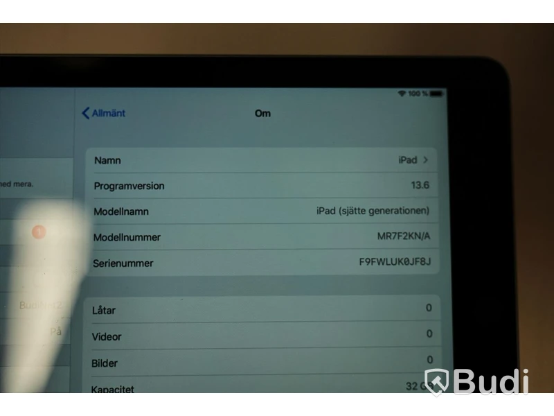iPad - 6th Gen, 32 GB, Silver Grey, Apple. Minimalt slitage.