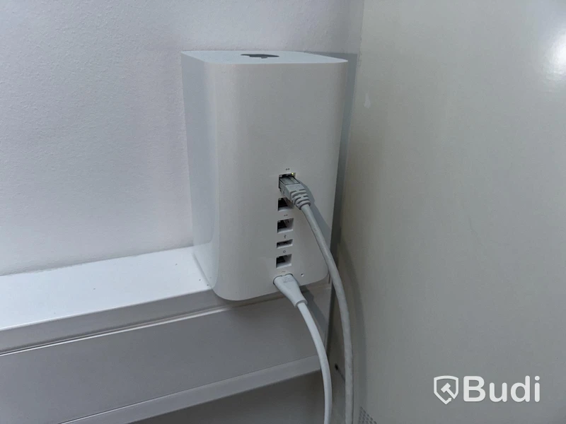Apple Airport Base station