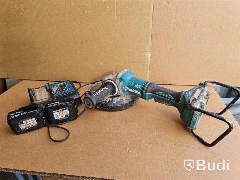 Makita DGA900 KAP Med laddare och 2 batterier Ca: Nypris: 5.550SEK