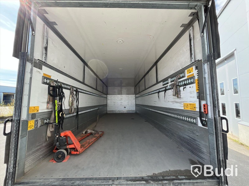 Lastbil Volvo FL -2020 | Höj- & sänkskåp | SKAB | Automat | Zepro
