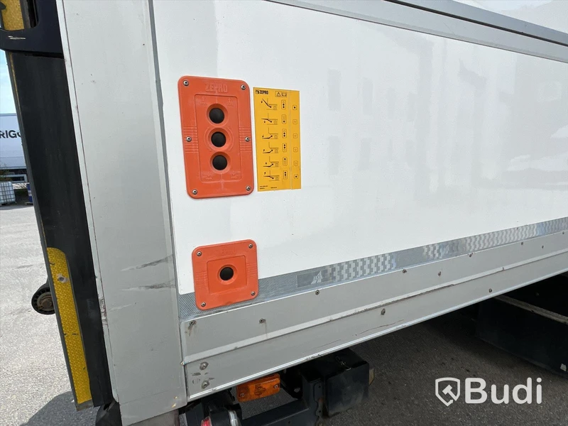 Lastbil Volvo FL -2020 | Höj- & sänkskåp | SKAB | Automat | Zepro