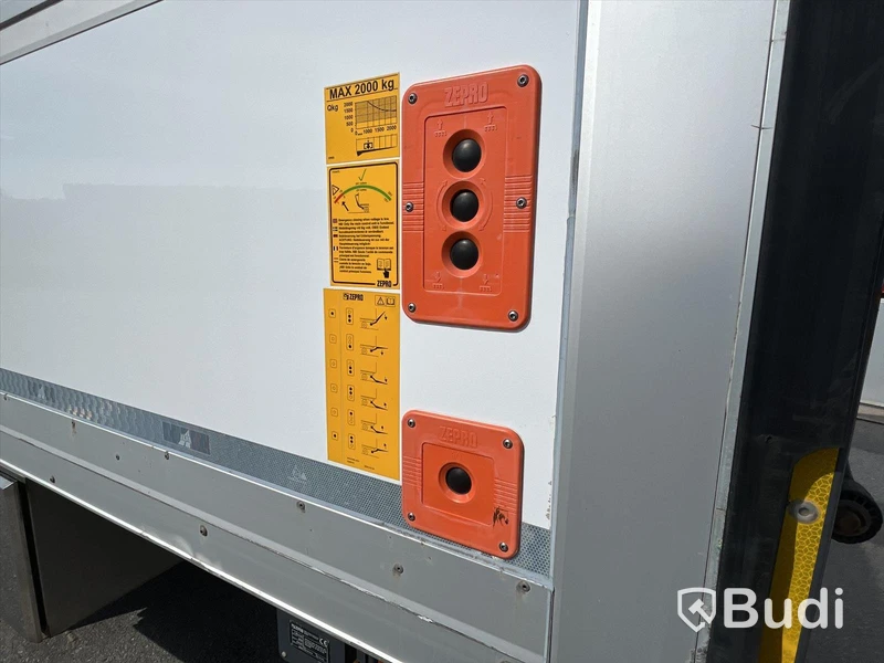 Lastbil Volvo FL -2020 | Höj- & sänkskåp | SKAB | Automat | Zepro