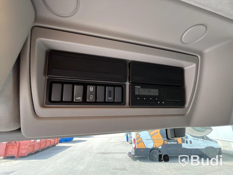 Lastbil Volvo FL -2020 | Höj- & sänkskåp | SKAB | Automat | Zepro