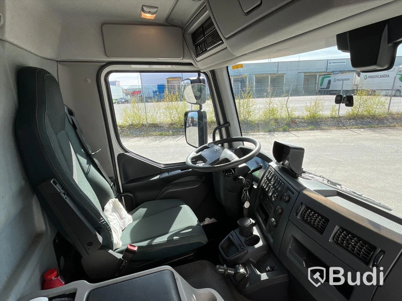 Lastbil Volvo FL -2020 | Höj- & sänkskåp | SKAB | Automat | Zepro