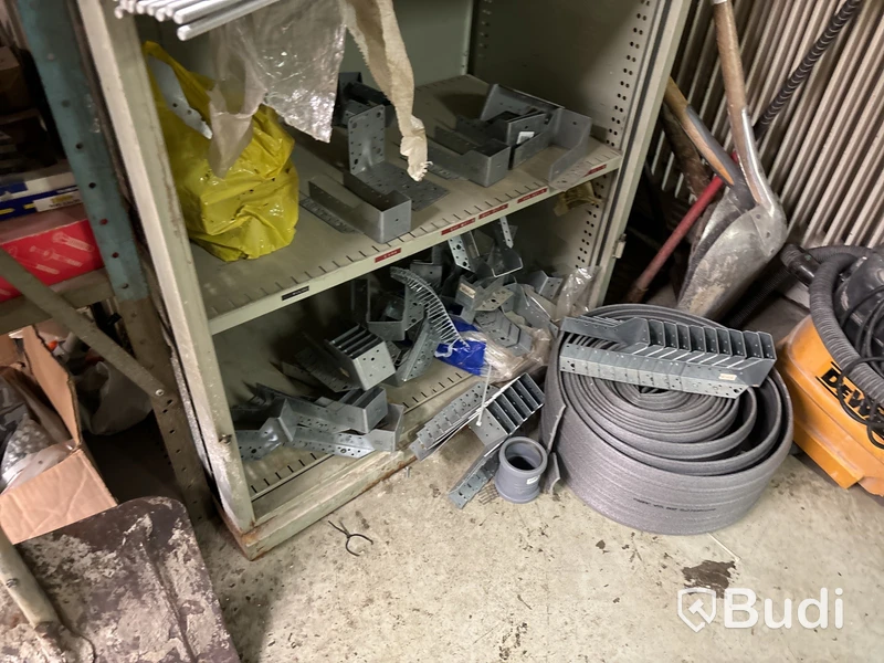 Byggprodukter, maskiner/verktyg, hyllor m.m.