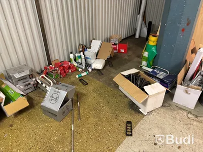 Byggprodukter, maskiner/verktyg, hyllor m.m.