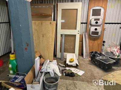 Byggprodukter, maskiner/verktyg, hyllor m.m.