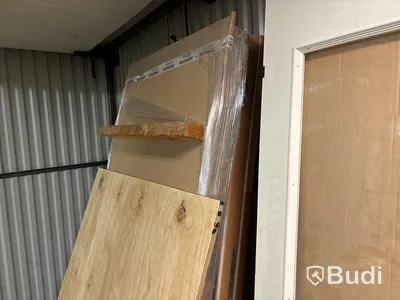 Byggprodukter, maskiner/verktyg, hyllor m.m.