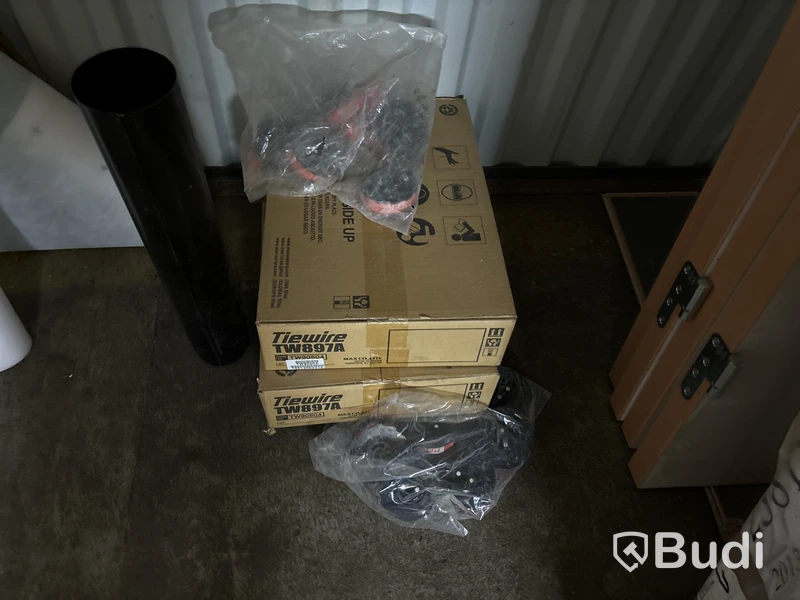 Byggprodukter, maskiner/verktyg, hyllor m.m.