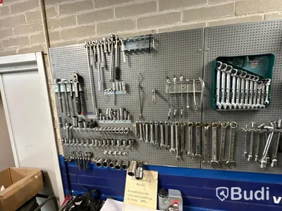 Verktygstavla med diverse verktyg