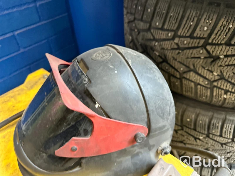 Svets ESAB  LKA 180 inkl svetsvisir.