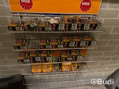 Förbrukningslager med torkararmar, tändsift, glödlampor m.m.