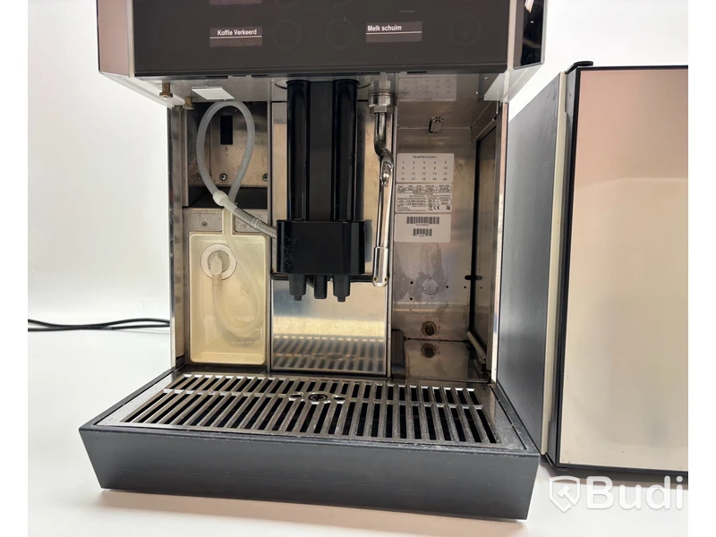 Kaffemaskin WMF 1400 och mjölkkyl Vitrifrigo FG 10l WMFE