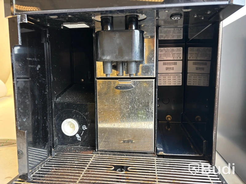 Kaffemaskin WMF 1200S och mjölkkyl Vitrifrigo FG 10L WMFE