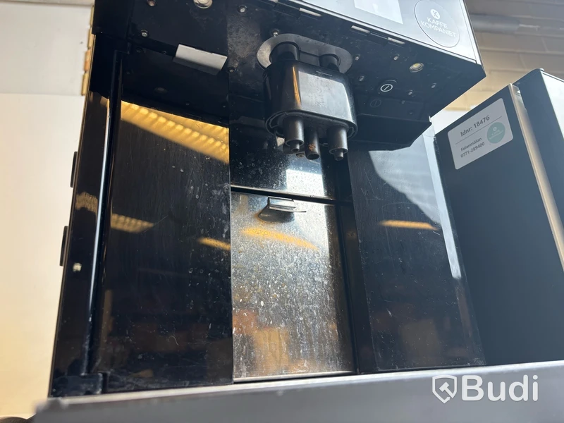 Kaffemaskin WMF 1200S och mjölkkyl Vitrifrigo FG 10L WMFE