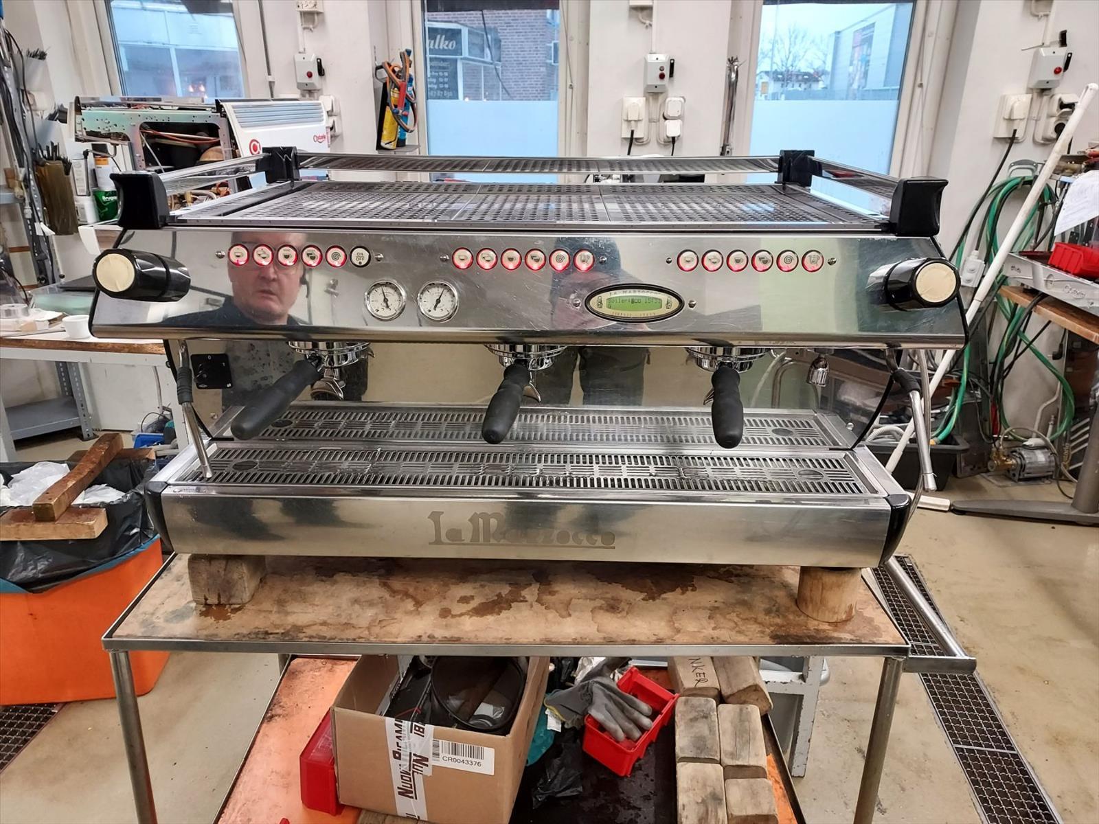 Kaffe/espressomaskin La Marzocco GB5 trippel