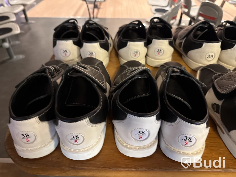 18 par bowlingskor ( strl 38-45)
