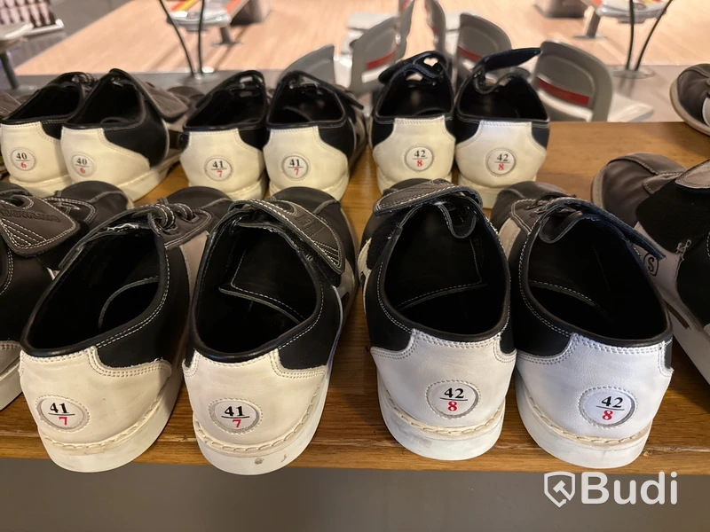 18 par bowlingskor ( strl 38-45)