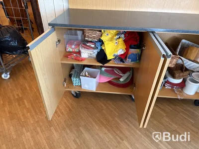 Serveringsbänk på hjul