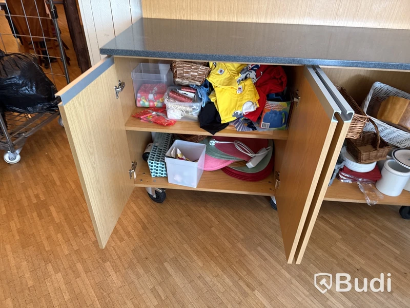 Serveringsbänk på hjul