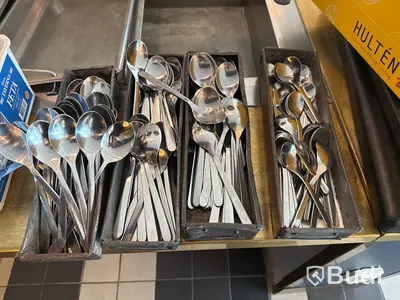 Stort parti, porslin, glas, koppar, bestick, skärbrädor etc.