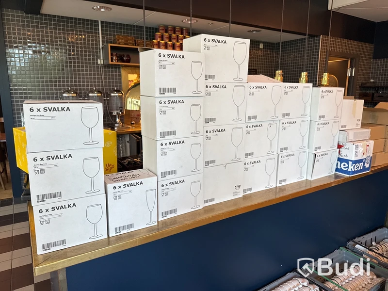 Stort parti, porslin, glas, koppar, bestick, skärbrädor etc.