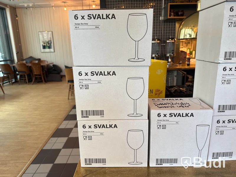 Stort parti, porslin, glas, koppar, bestick, skärbrädor etc.