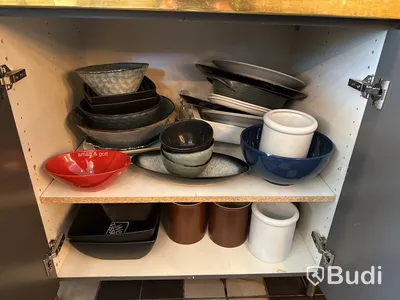 Stort parti, porslin, glas, koppar, bestick, skärbrädor etc.