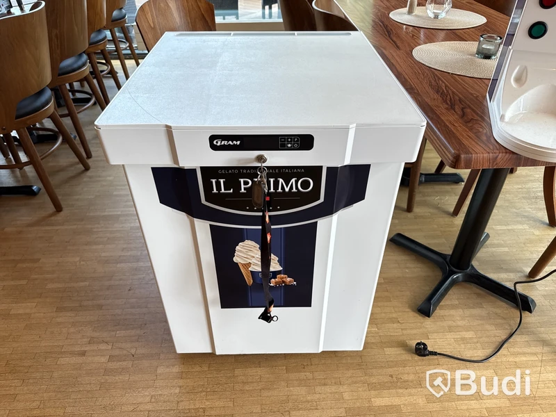 Kapselglassmaskin Il Primo med tillhörande frysbox