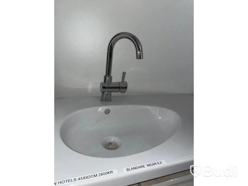 Handfat med blandare nk Porcelanosa Noken Hotels Obs! Fd. Utställningsex. Nypris ca 2800 kr (ex blandare)