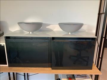 Kommod med 2st handfat Mått ca 120 x48 cm Obs! Fd utställningsex. En av lådorna gå inte att stänga helt.