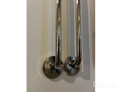 2st Handukstorkar INR line krom Mått: 175 cm Nypris ca 3000 kr/st