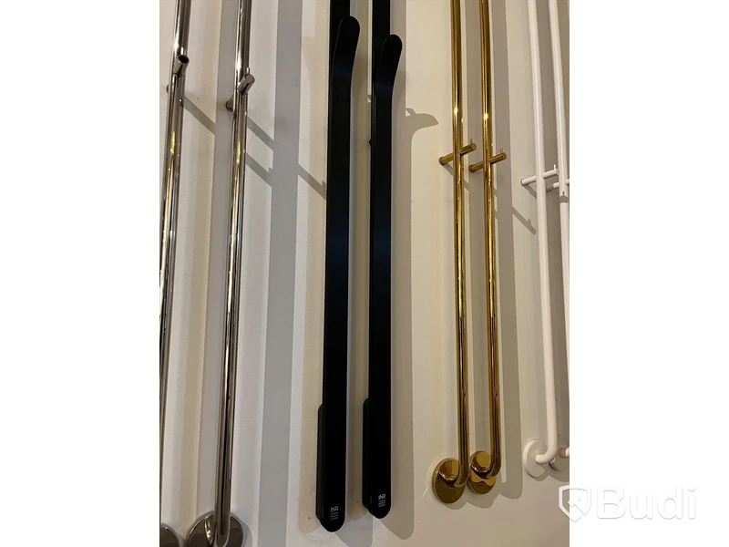 2st Handdukstorkar INR line svart Mått:170 cm Nypris ca 3000 kr/st