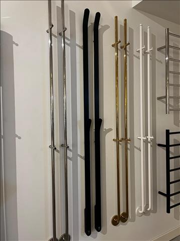 2st Handdukstorkar INR line svart Mått:170 cm Nypris ca 3000 kr/st
