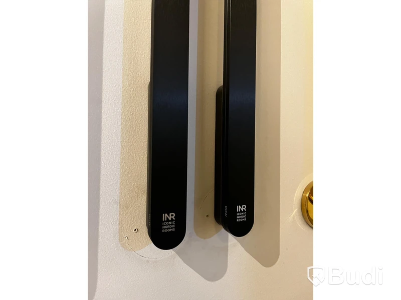 2st Handdukstorkar INR line svart Mått:170 cm Nypris ca 3000 kr/st