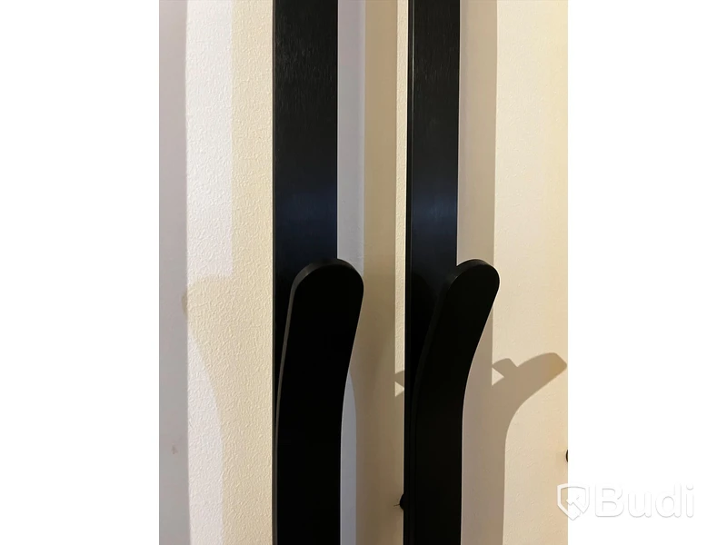 2st Handdukstorkar INR line svart Mått:170 cm Nypris ca 3000 kr/st