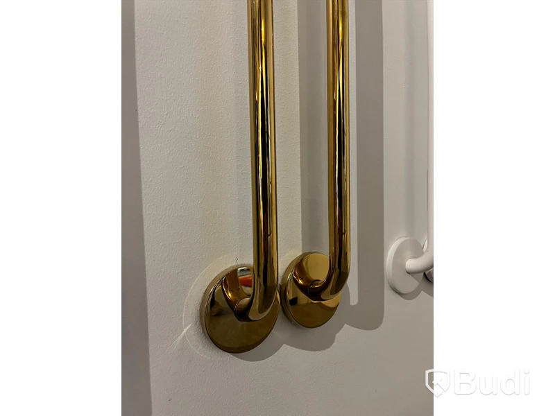 2st Handdukstorkar INR line guld (175 cm) Nypris ca 5800 kr/st